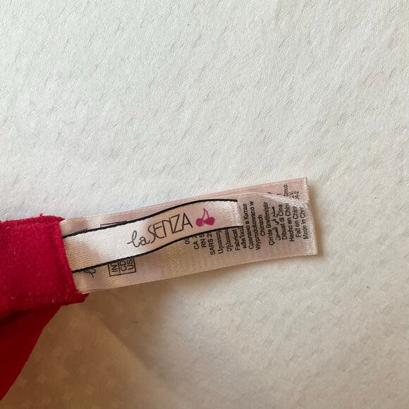 La Senza Women Sexy Wired Back Closure Bra size 34C, Red, w Rhinestones - Picture 4 of 7